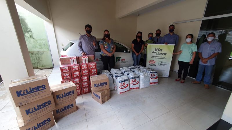 Empresa Via Agrícola e IHARA juntamente com Produtores Rurais fazem doações de cestas básicas, leites e produtos de higiene para as entidades e famílias do Município de Perdizes.